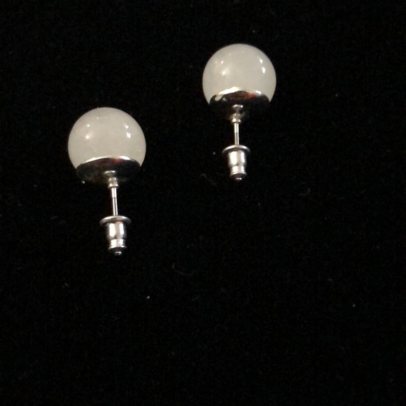 !!BUNDLE ME!! Opalesque Studded Earrings - Picture 2 of 2